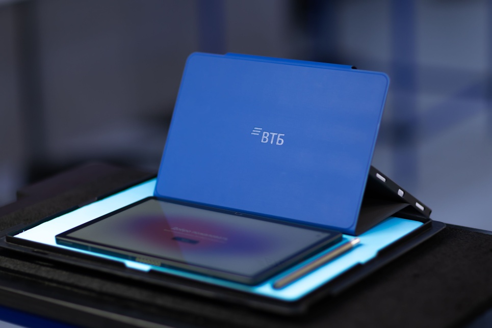 13 000 планшетов KVADRA для ВТБ: YADRO модернизировала производство под крупный заказ